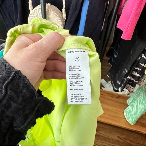 NWT Good American The Weekend Shorts in Key Lime - Picture 12 of 12